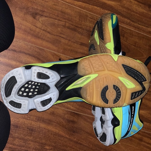 Mizuno Volleyball/badminton shoe - Picture 3 of 5